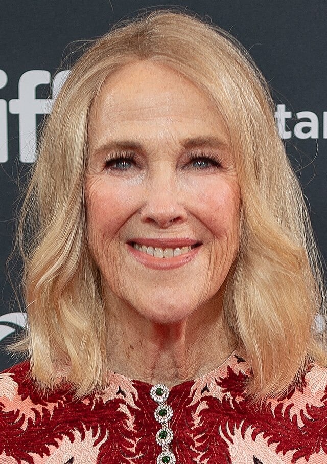 Schitt’s Creek and Home Alone Star Catherine O’Hara Dies at 71 Just Months After Emmy Appearance