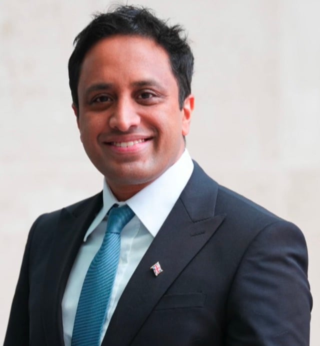 Reform UK Vows to Deport 288,000 Migrants Annually While Withdrawing From ECHR and Freezing Visas for Six Countries