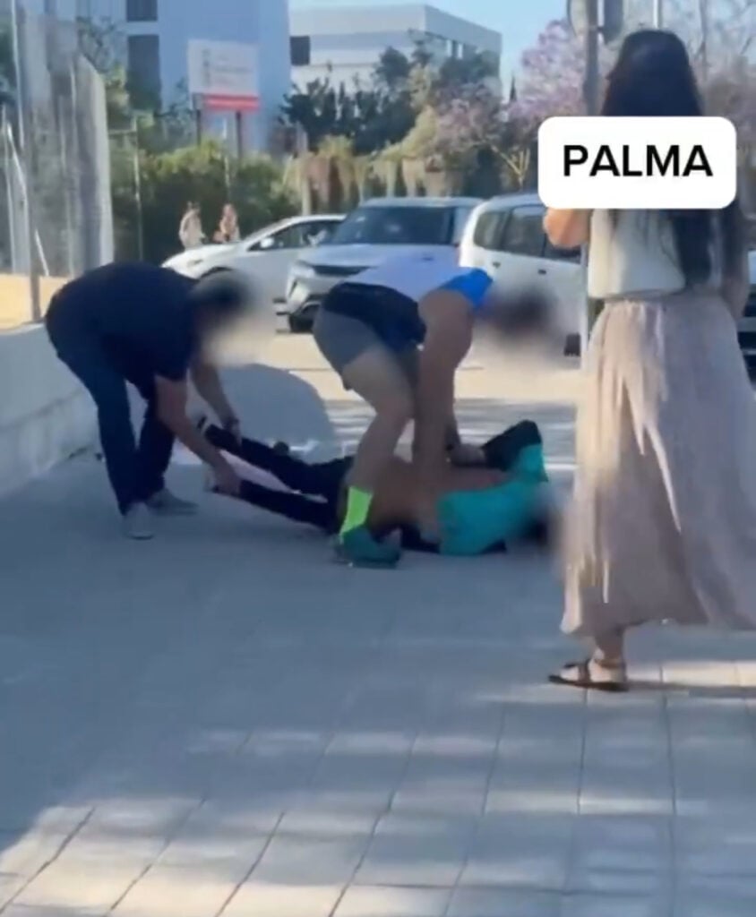 Off-Duty Police Arrest Man Masturbating at Spain School Gates
