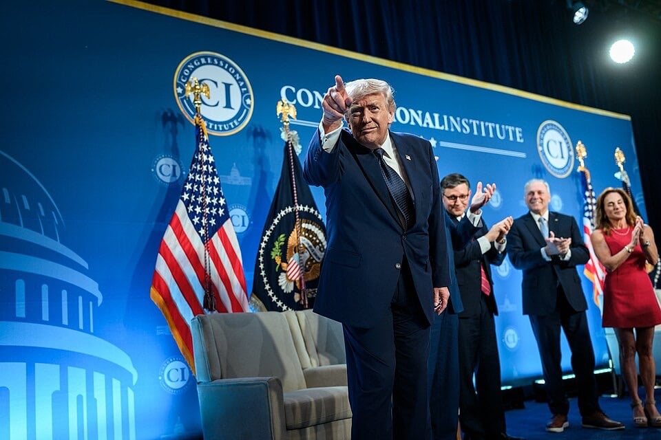 Trump Threatens to Bomb US Ally Oman in Baffling Cabinet Meeting Outburst