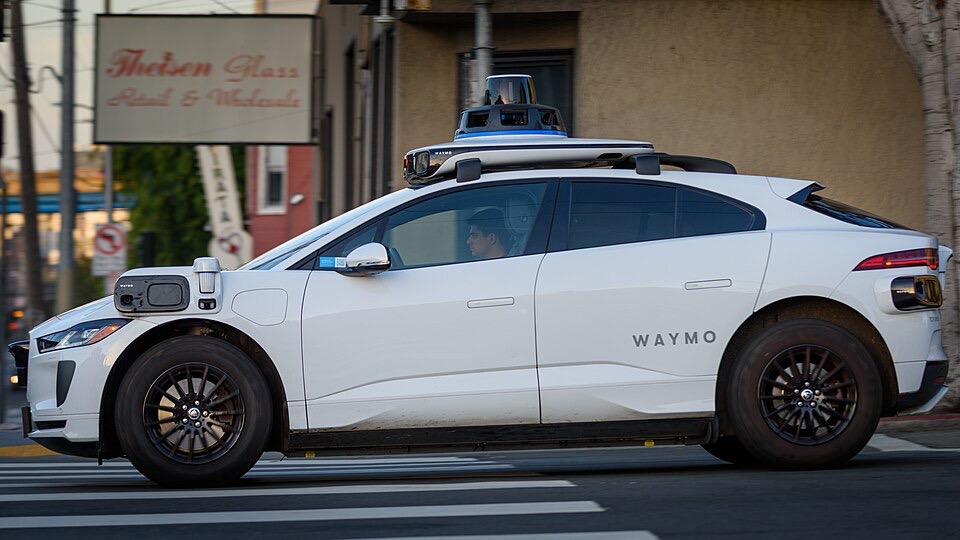 Waymo Robotaxis Spark London Jobs Revolt as 150,000 Drivers Face Threat