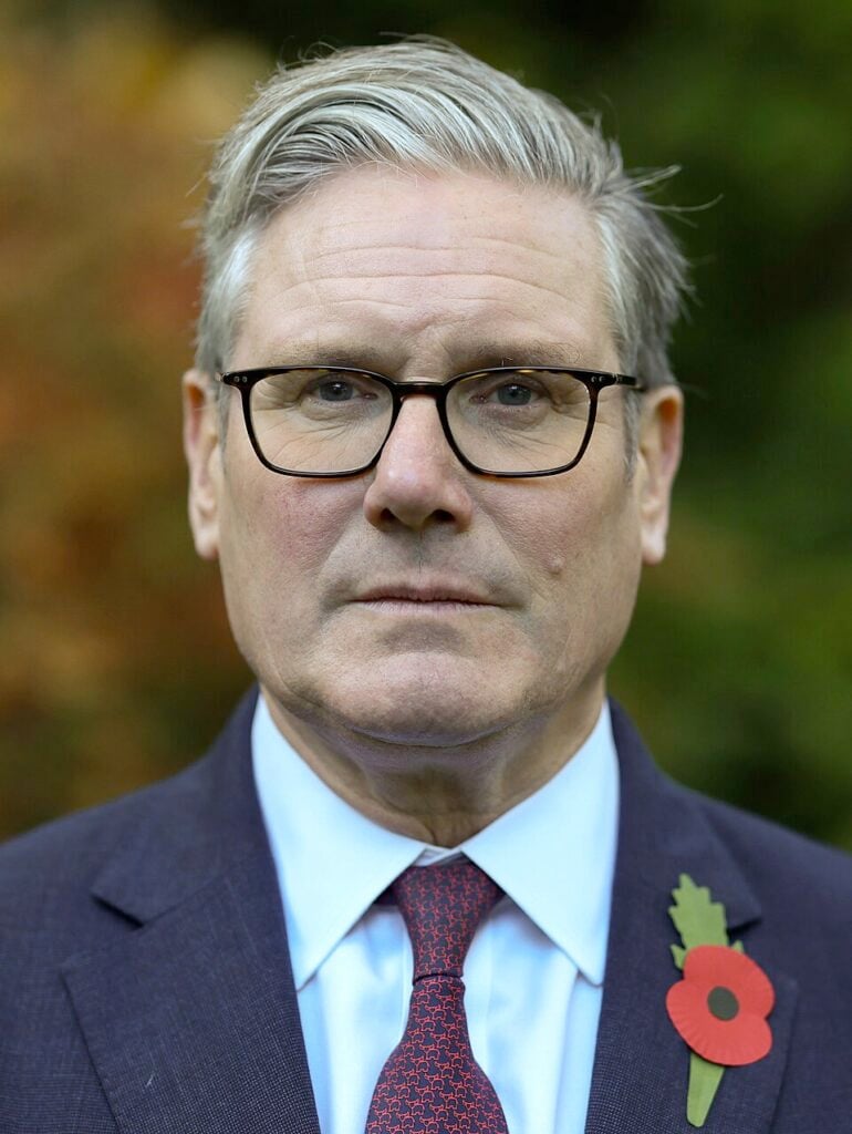 Starmer Defends Reeves After Healey’s Shock Resignation