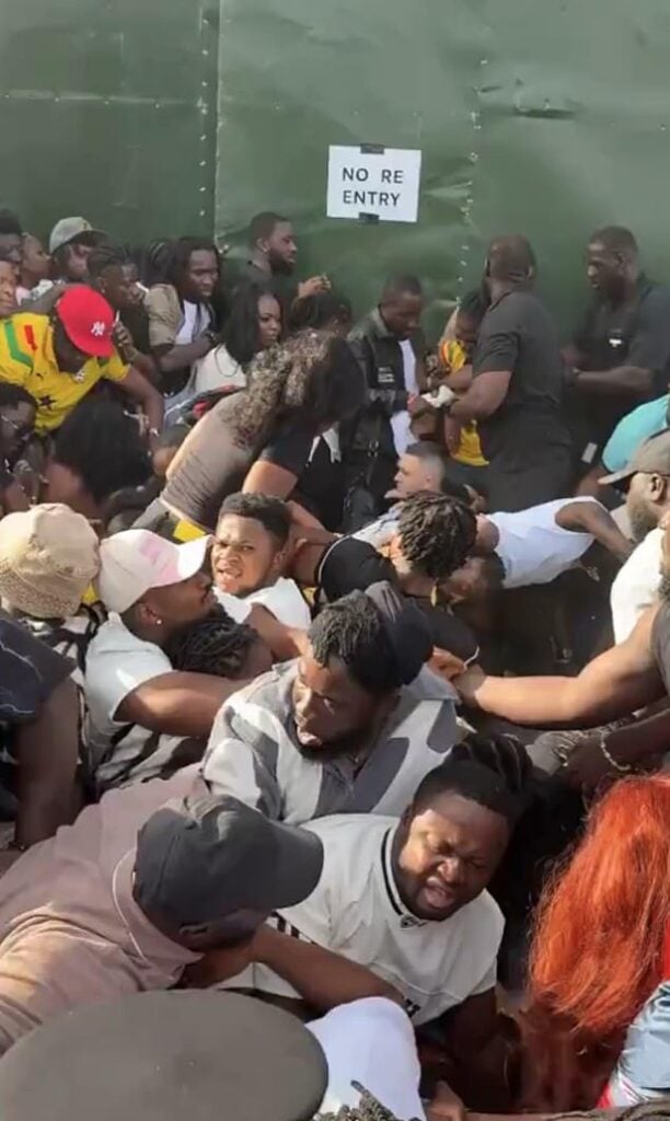 People Injured, Carried Out on Stretchers After ‘Stampede’ at Overcrowded London Festival