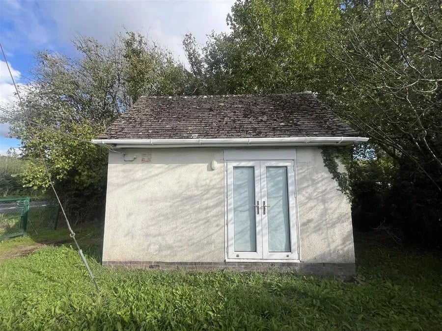‘England’s smallest home’ goes on sale for £27,000, but it has planning permission only for holiday use